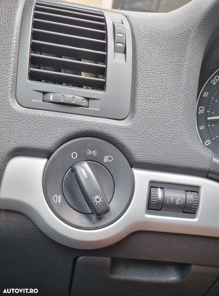 Skoda Octavia 1.4 MPI Ambiente - 28