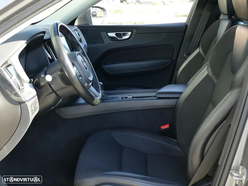 Volvo XC 60 2.0 D4 Momentum Geartronic - 27