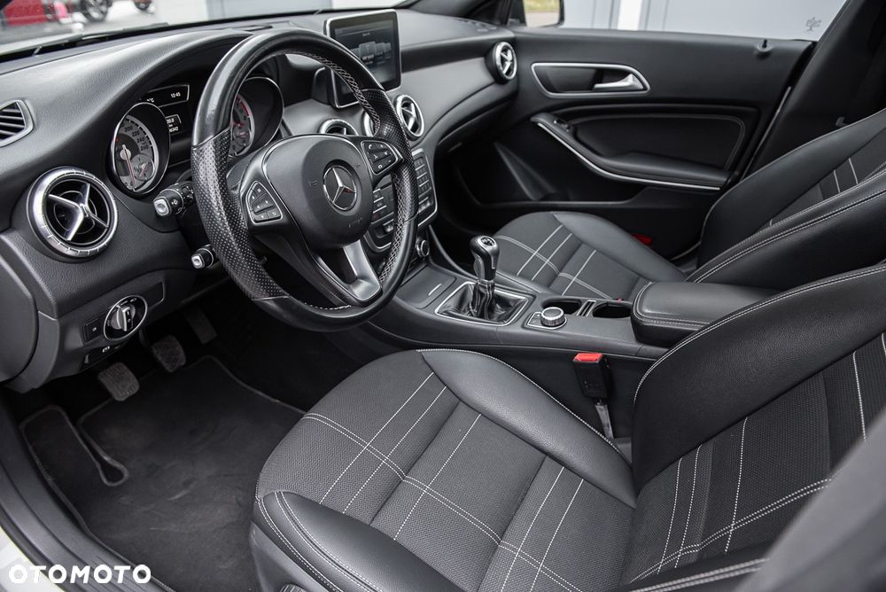 Mercedes-Benz CLA 180 UrbanStyle Edition - 15