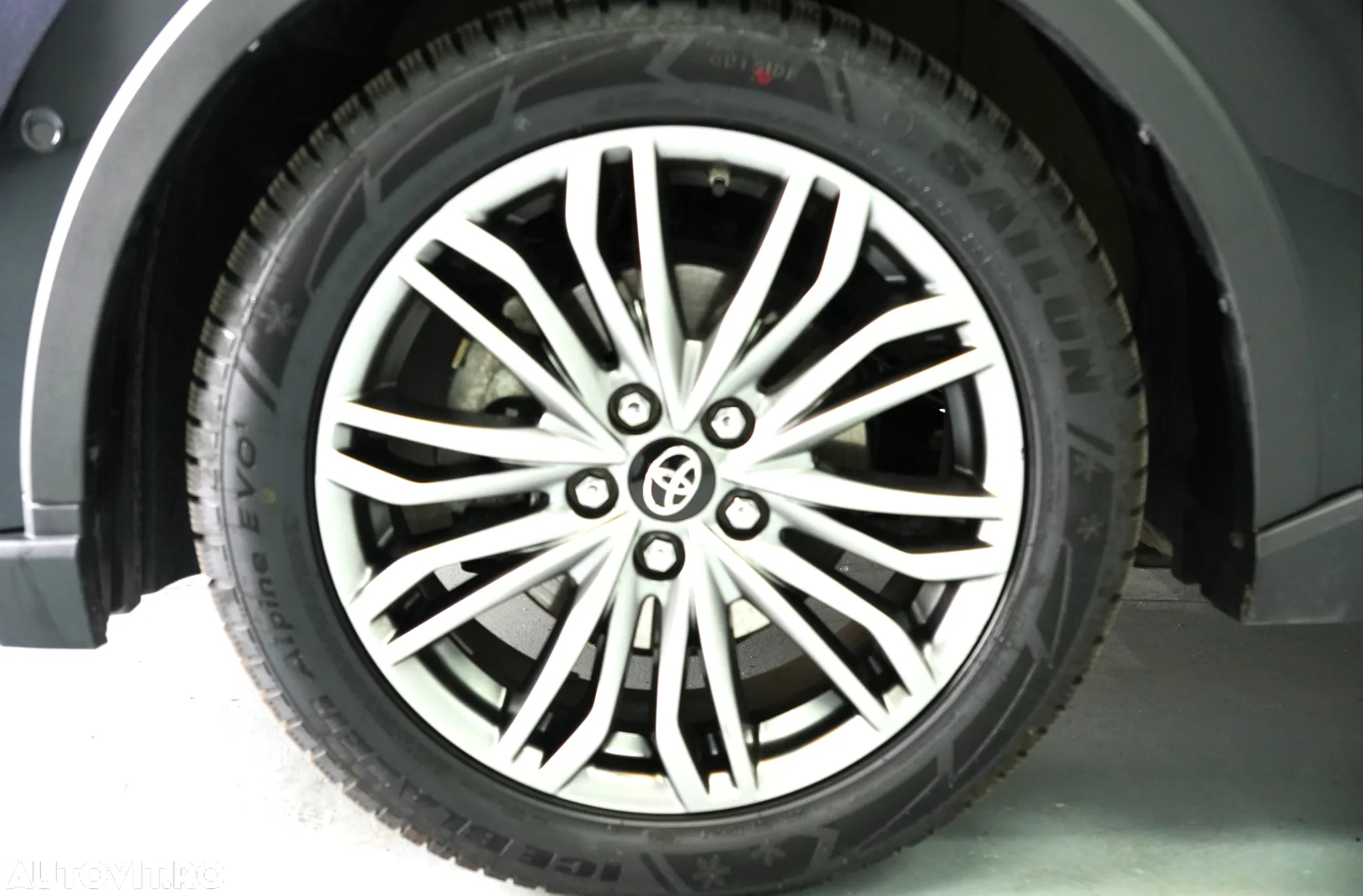 Toyota C-HR 1.8 HSD 122 CP 4x2 CVT Classy - 12