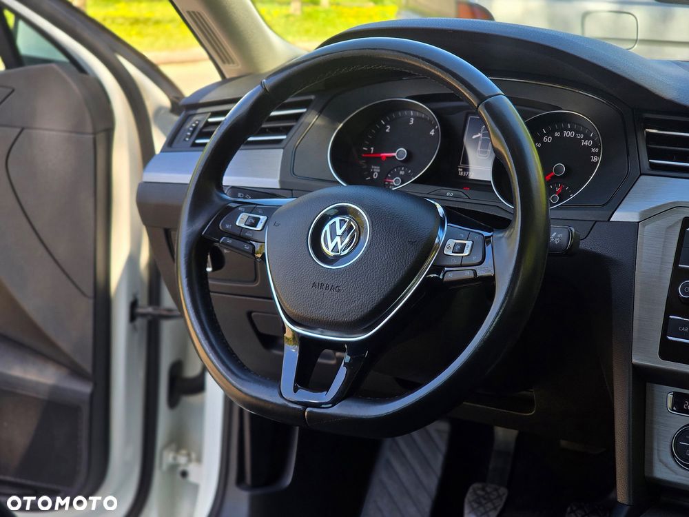 Volkswagen Passat 1.6 TDI BMT City - 19