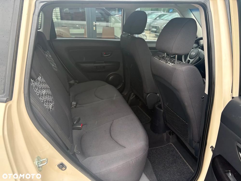 Kia Soul 1.6 L - 12