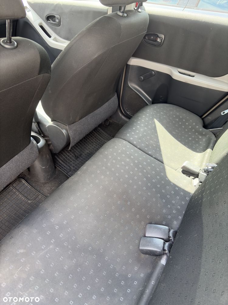 Toyota Yaris 1.3 Terra - 8