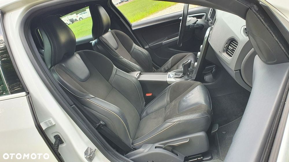 Volvo V60 D4 Geartronic R-Design - 8