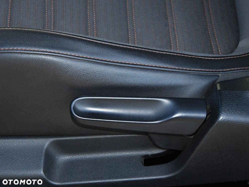 Volkswagen Beetle The 1.6 TDI DPF DSG Fender Edition - 11