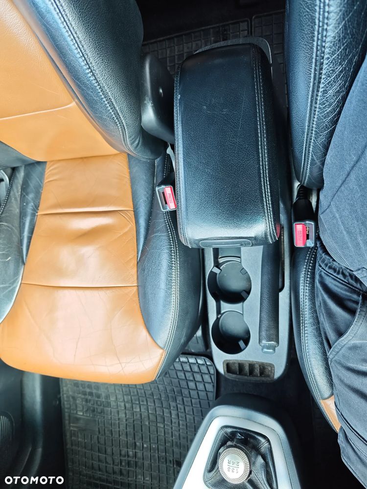 Hyundai Tucson 2.0 Comfort 2WD - 29