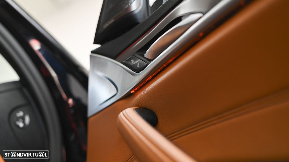 BMW 520 d Pack Desportivo M Auto - 38