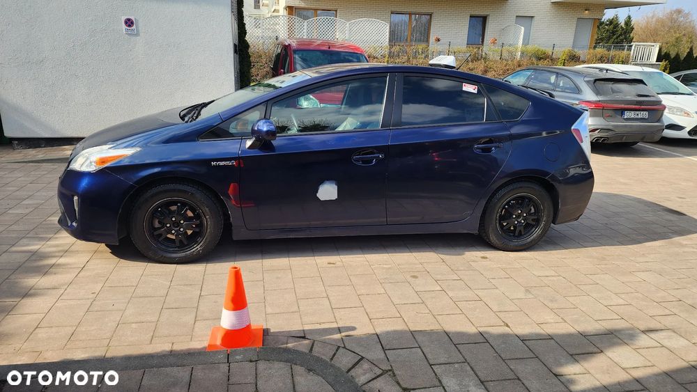 Toyota Prius (Hybrid) - 3