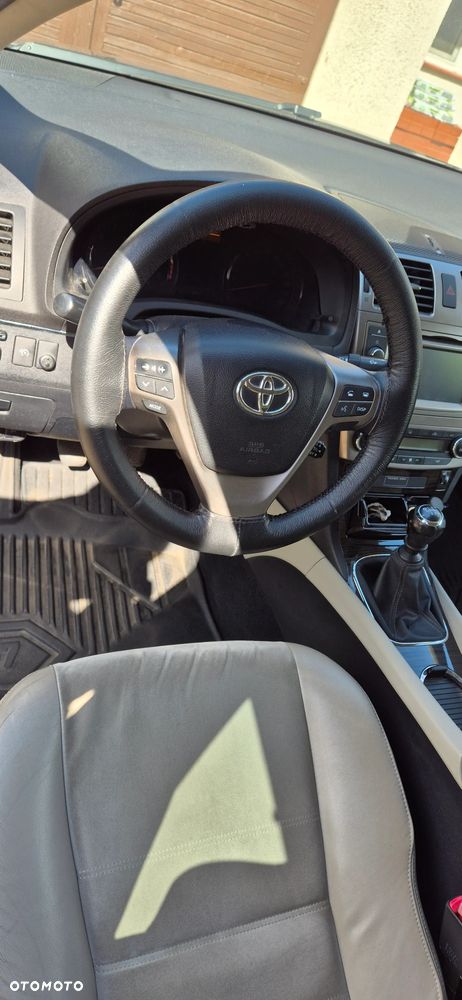 Toyota Avensis 1.8 Premium - 9