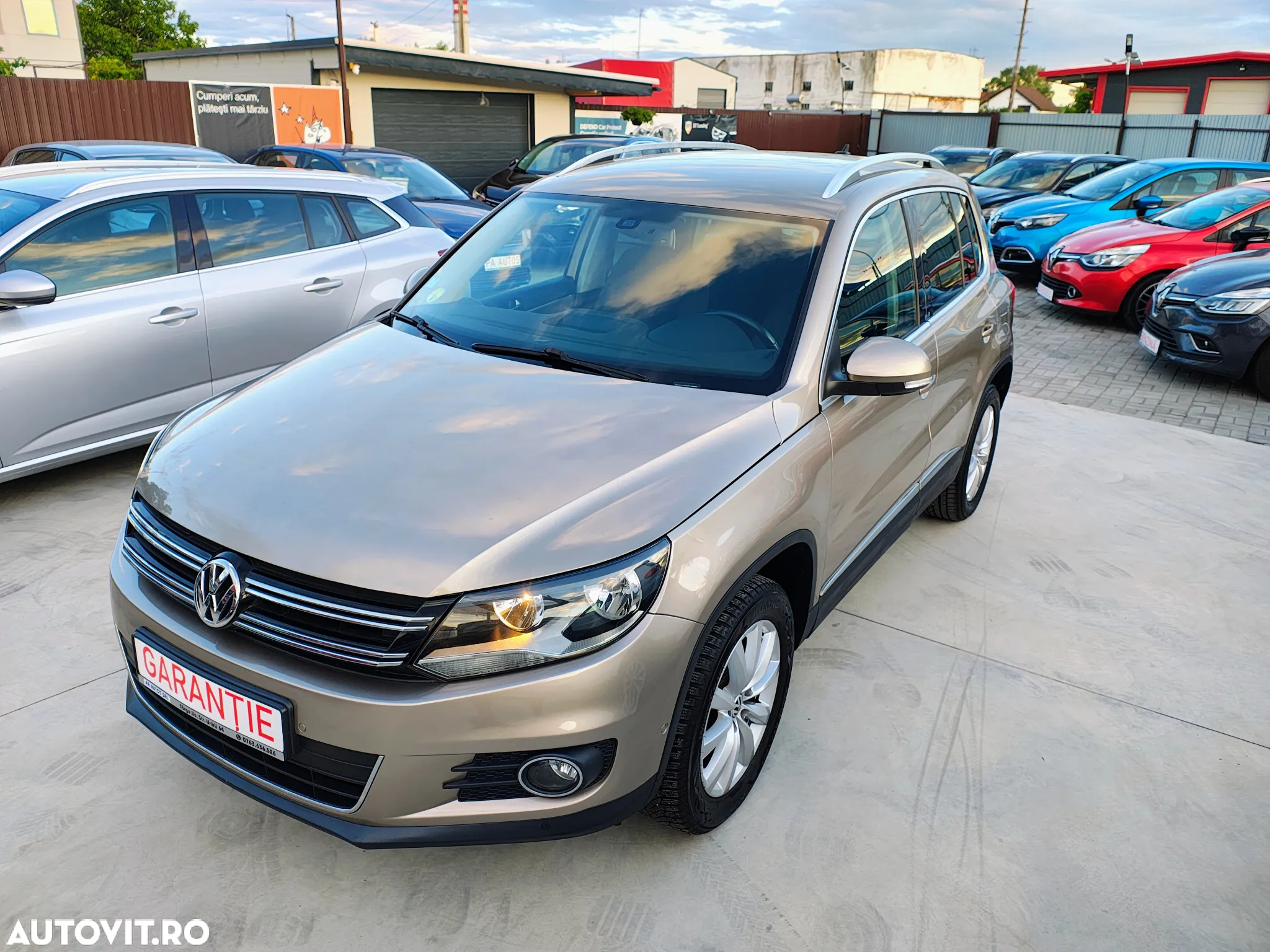 Volkswagen Tiguan 2.0 TDI DPF BlueMotion Technology Lounge Sport & Style - 26