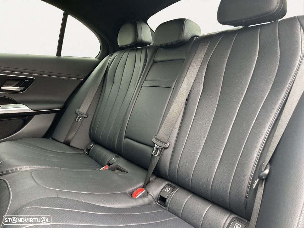 Mercedes-Benz E 220 — fotografia 14