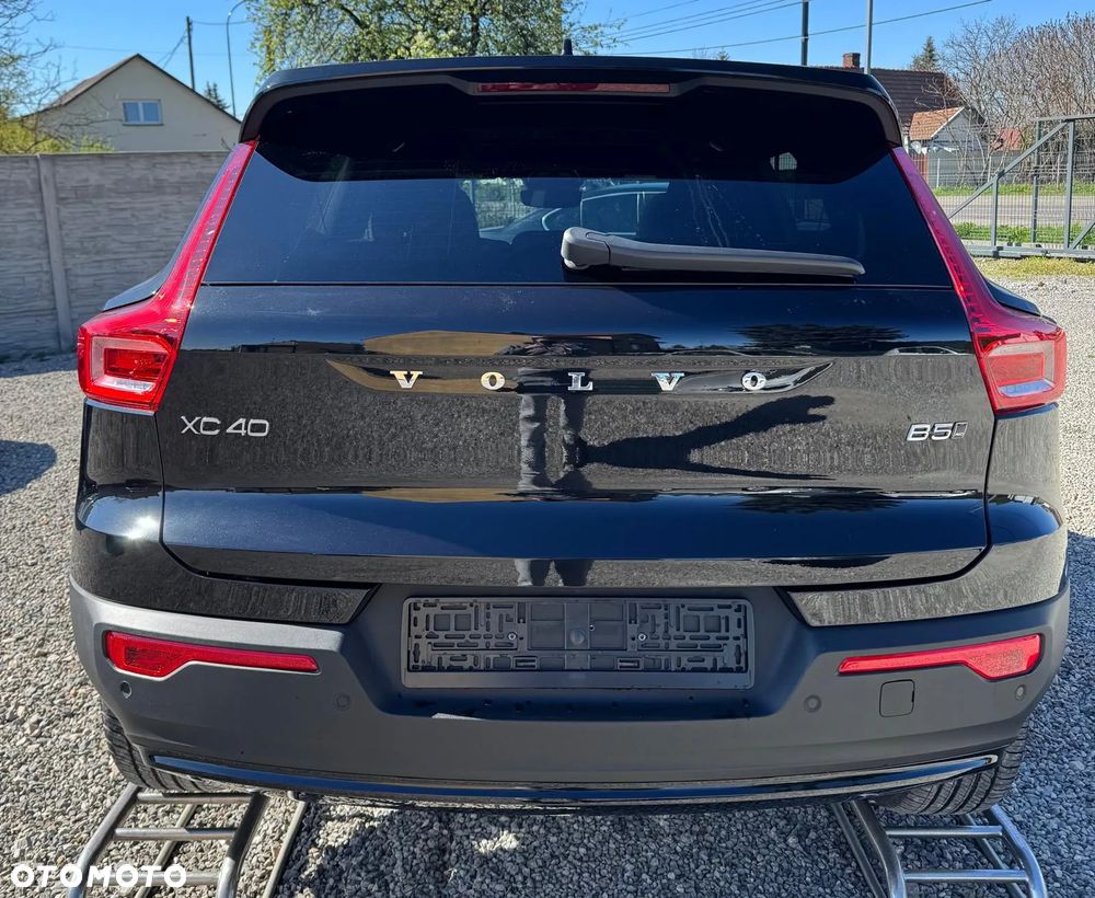 Volvo XC 40 B5 AWD Ultimate Dark - 4