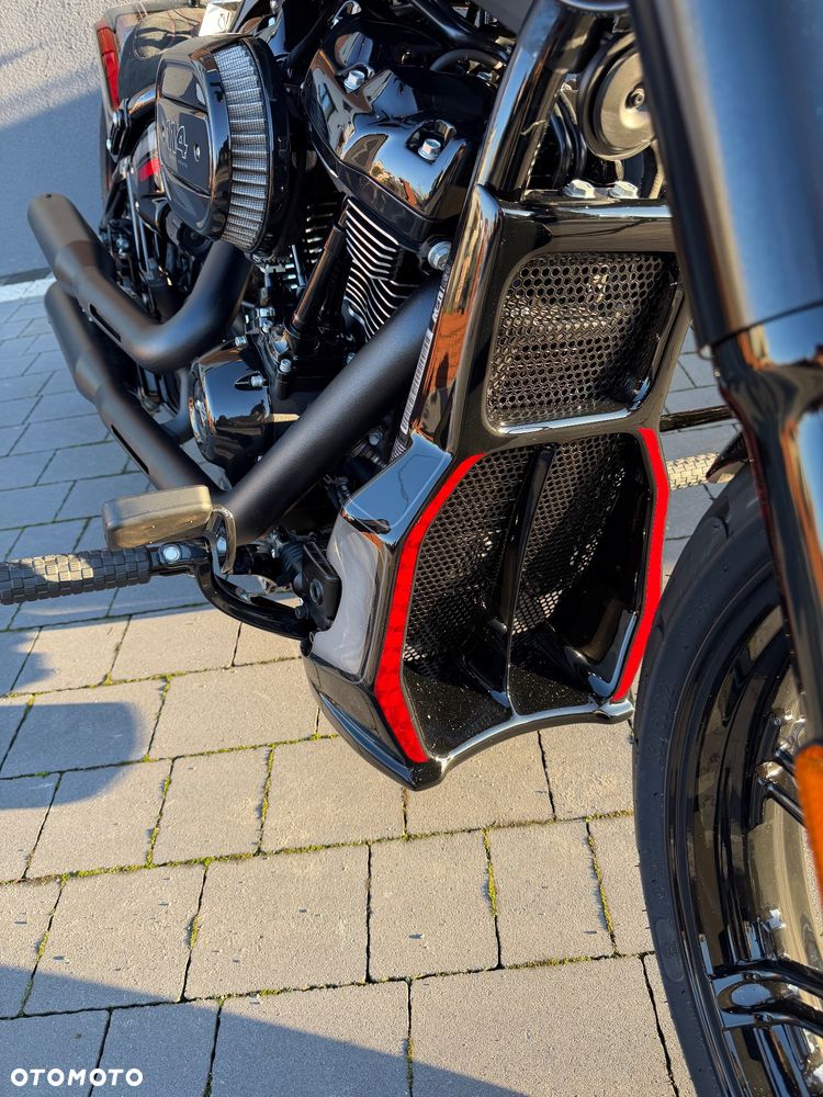 Harley-Davidson Softail Breakout - 4
