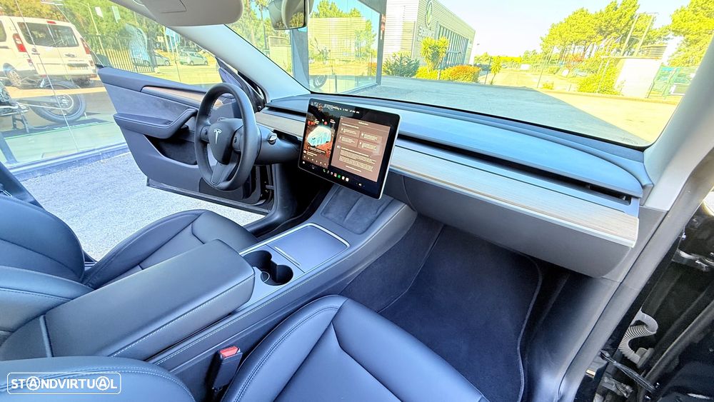 Tesla Model Y Long Range Dual Motor AWD - 24