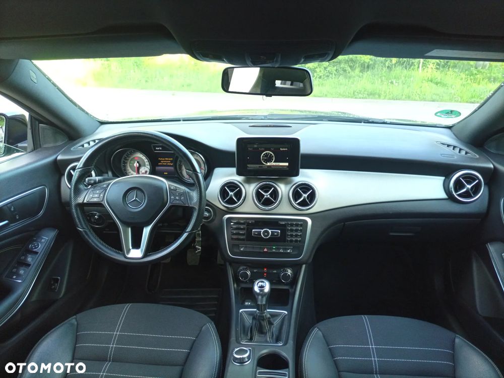 Mercedes-Benz CLA 180 AMG Line - 14