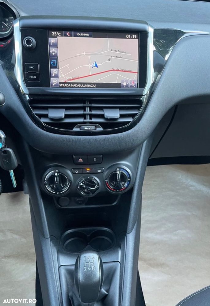 Peugeot 208 PureTech 110 Stop & Start Allure - 16