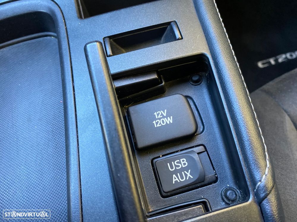 Lexus CT 200h - 12