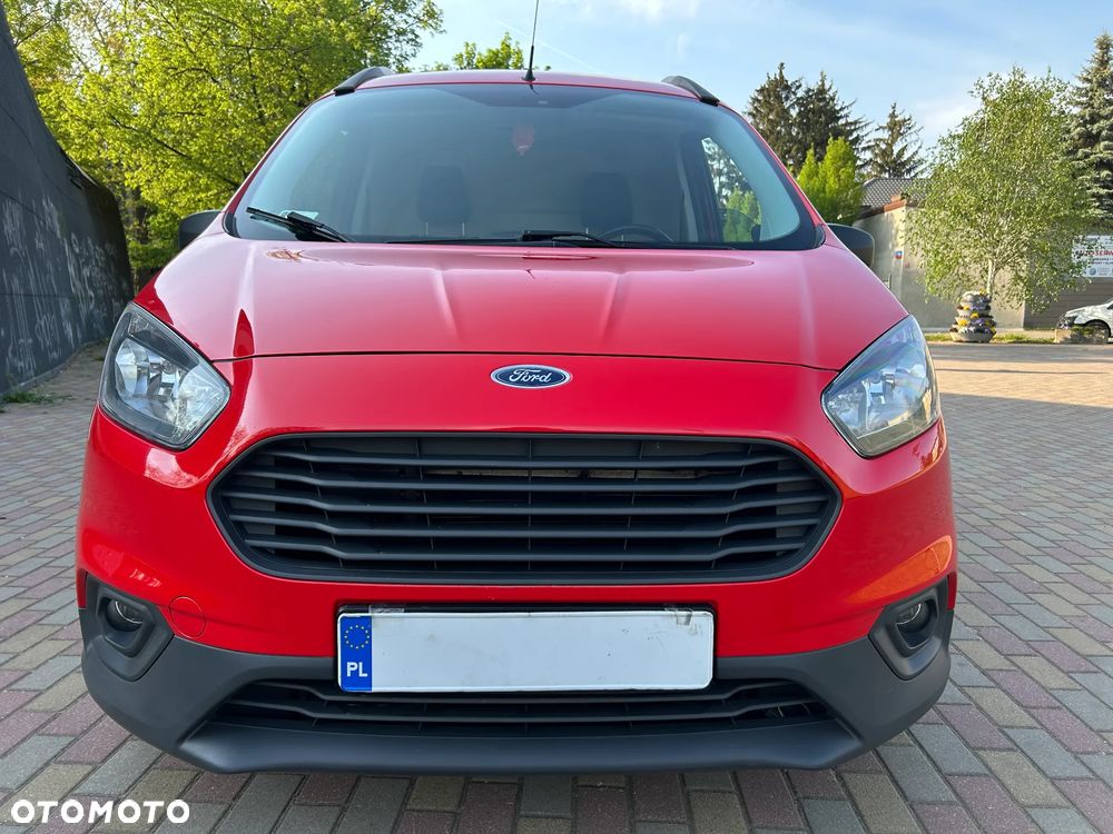 Ford Transit Courier - 29