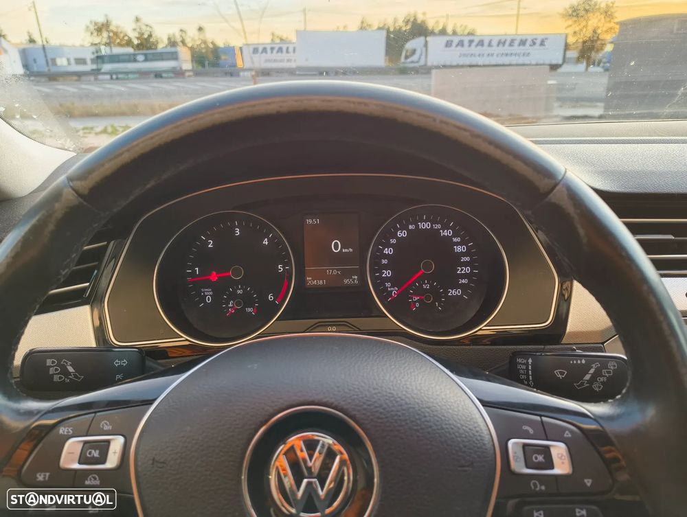 VW Passat Variant 1.6 TDI BlueMotion - 12
