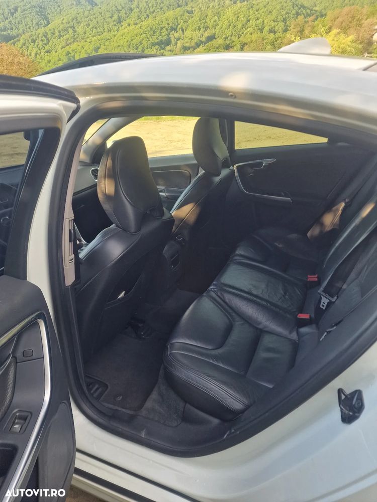Volvo S60 D5 AWD Geartronic Summum - 6