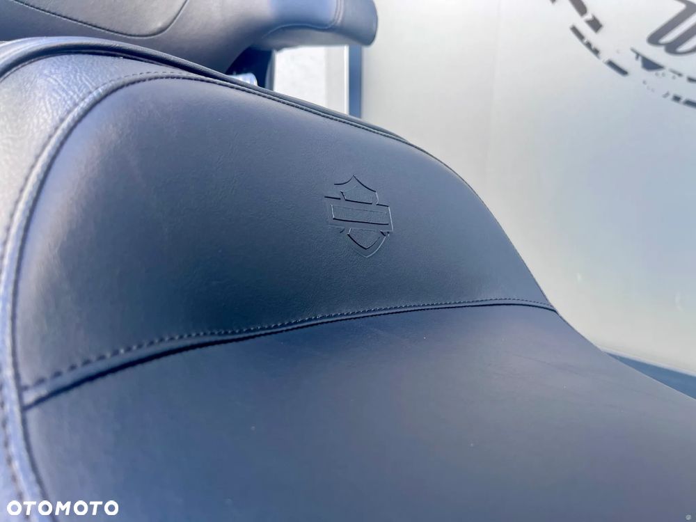 Harley-Davidson Touring Street Glide - 12