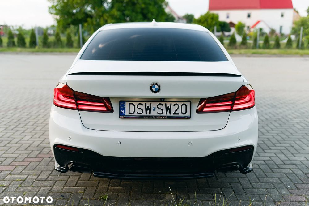 BMW Seria 5 520d xDrive M Sport Edition - 9