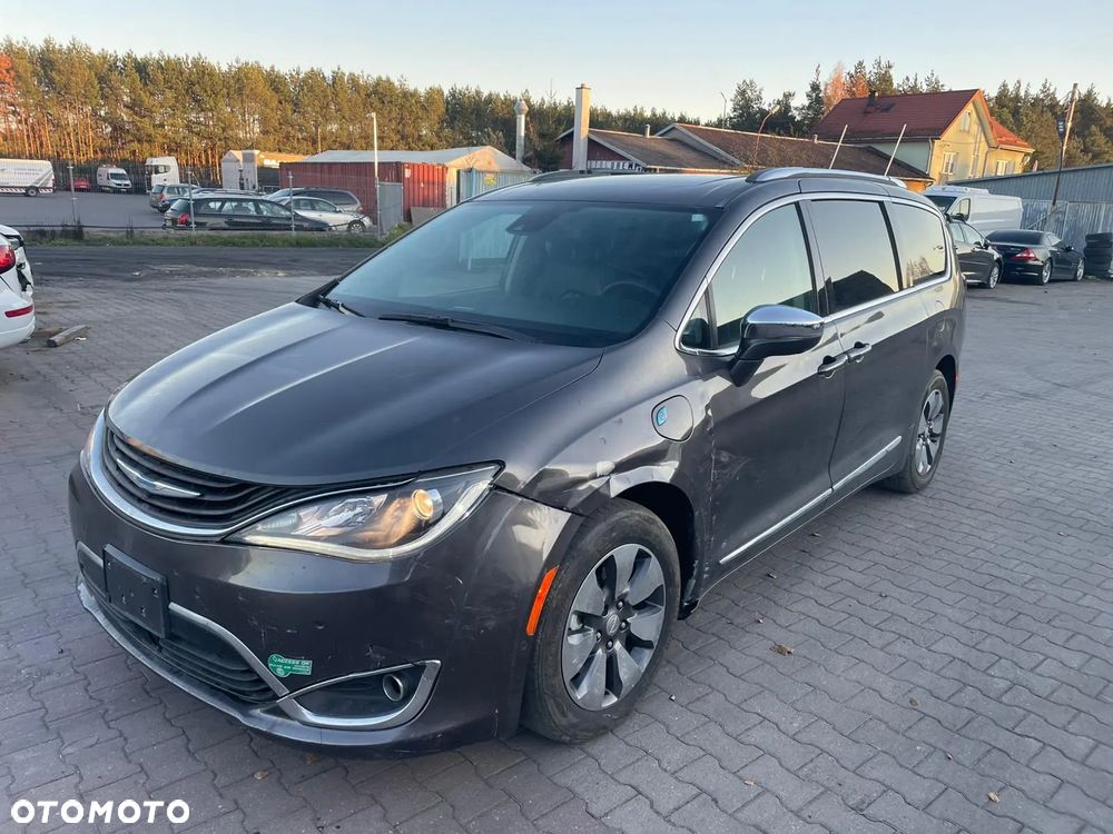 Chrysler Pacifica - 1