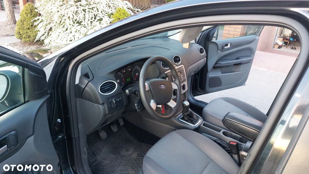 Ford Focus 1.6 16V Trend - 8