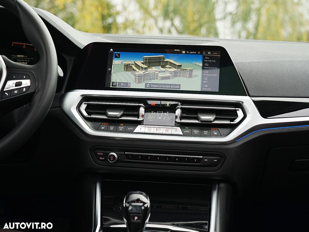 BMW Seria 3 320i Aut. Sport Line - 23