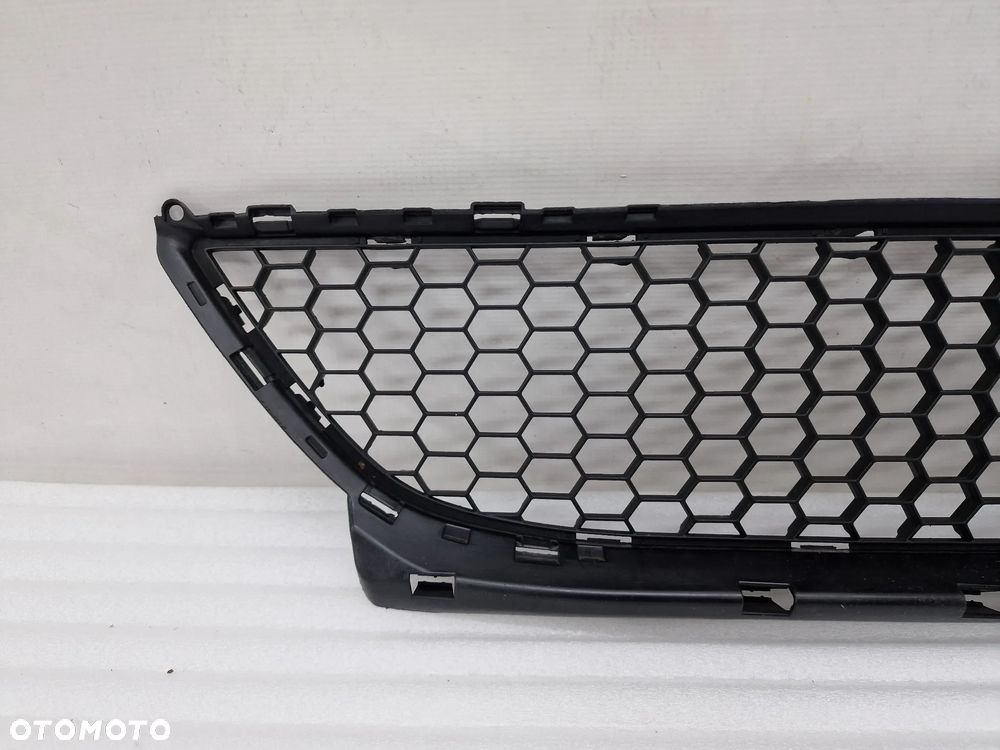 DACIA LOGAN I LIFT 09- KRATKA ŚRODKOWA ZDERZAKA PRZEDNIEGO , NR 8200752803 , NR AUKCJI K343 - 2