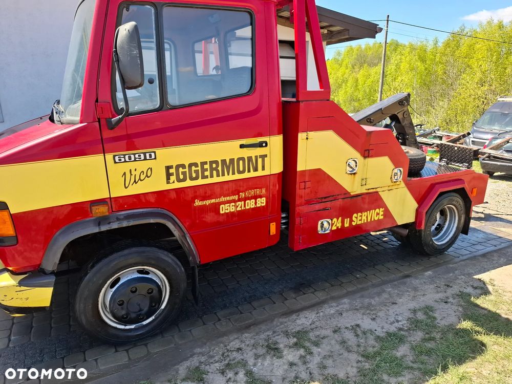 Mercedes-Benz 609DC - 1