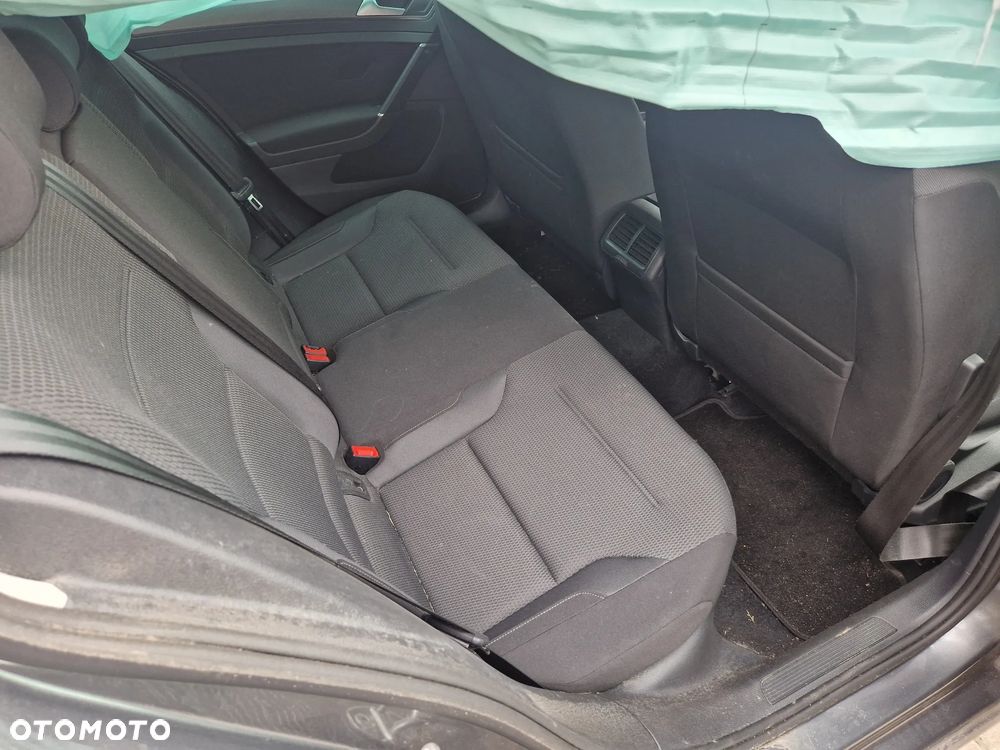Volkswagen Golf - 8