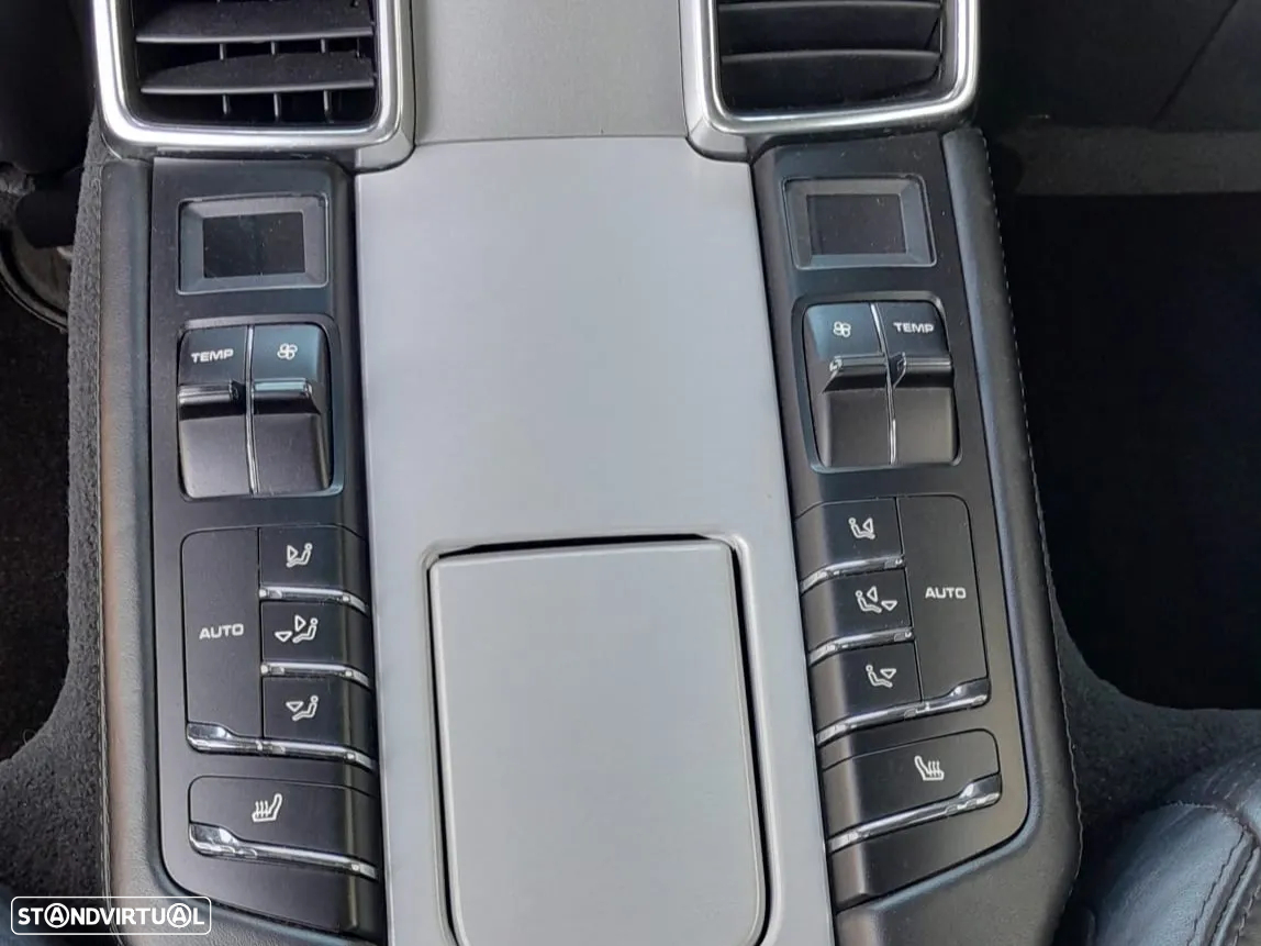 Porsche Panamera Turbo PDK - 21