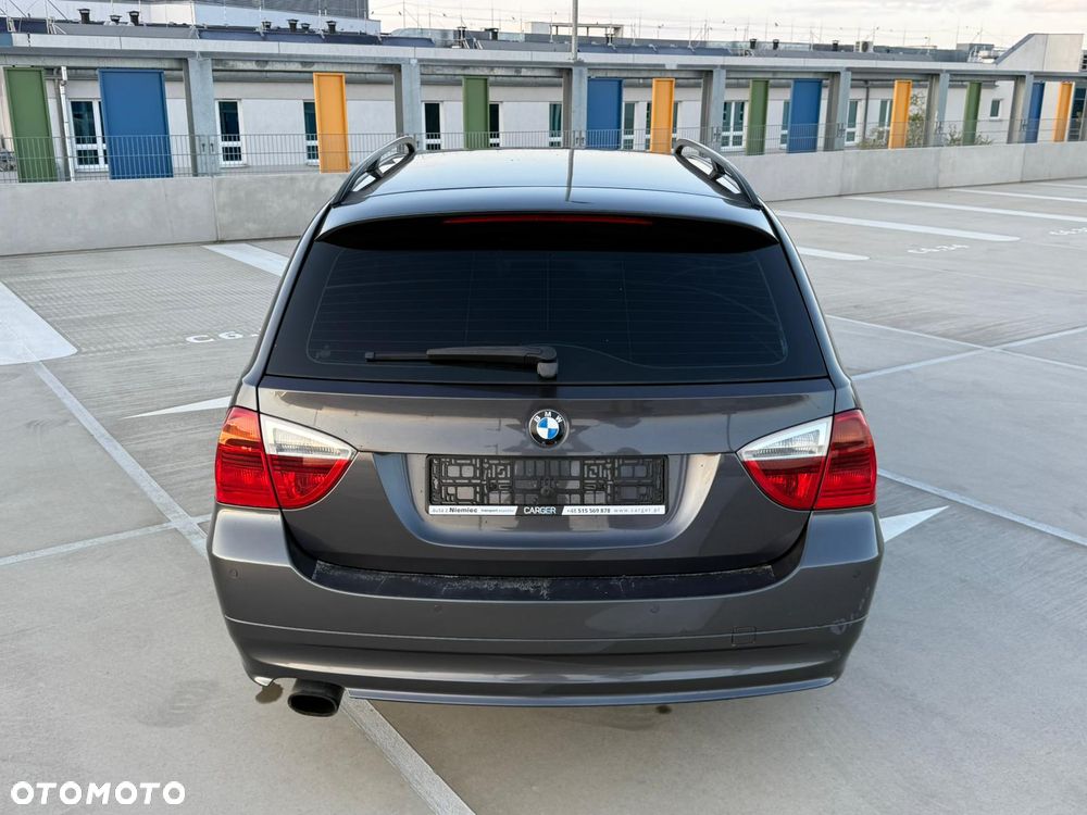 BMW Seria 3 320i - 9