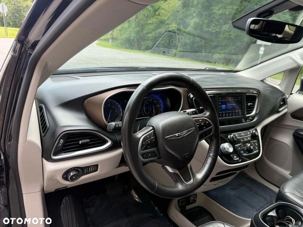 Chrysler Pacifica - 26