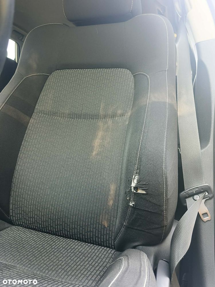 Toyota Auris 1.6 Premium - 16