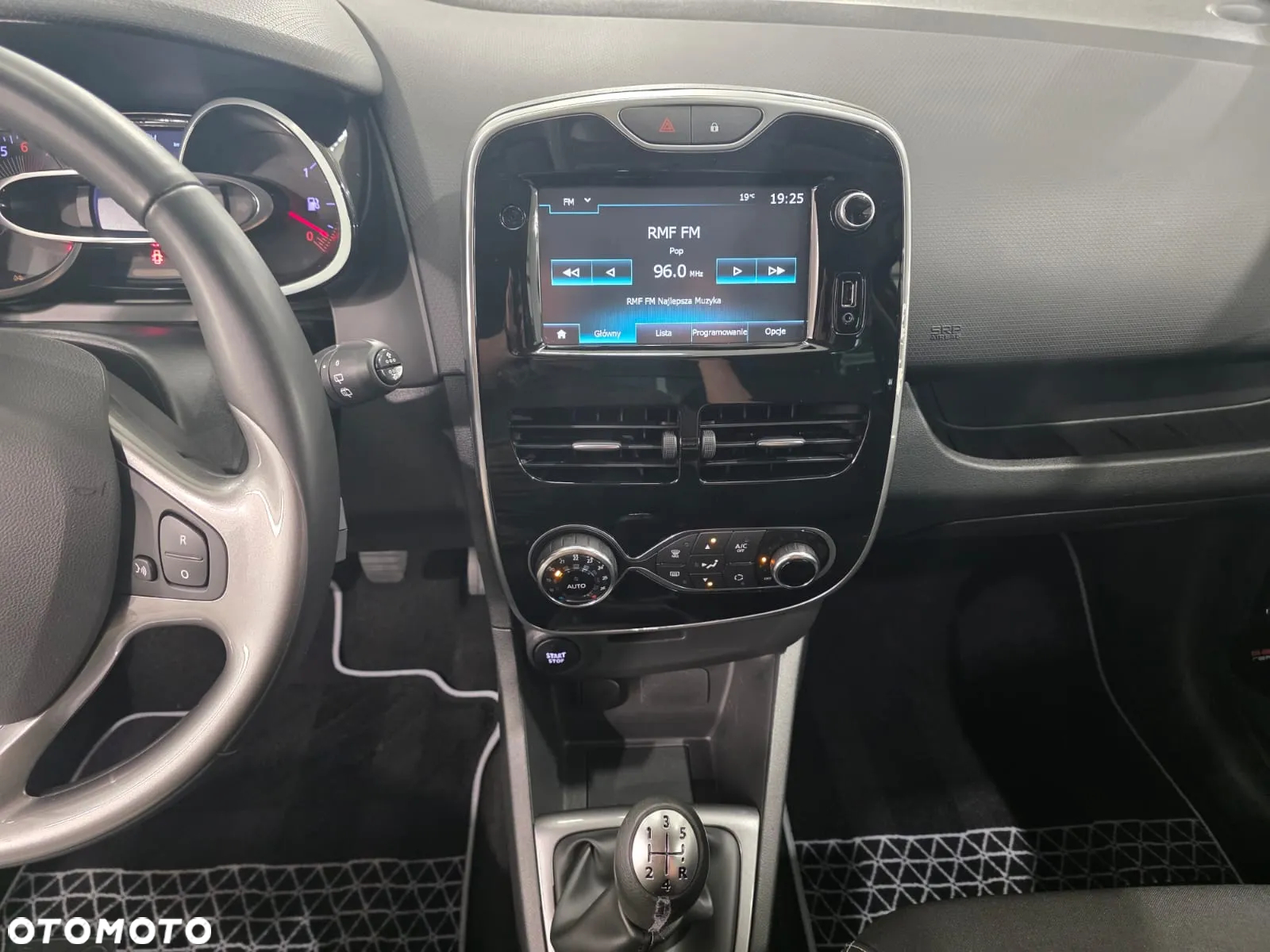 Renault Clio 1.2 16V 75 LIMITED - 27