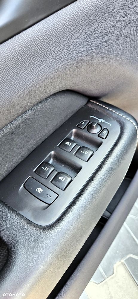 Volvo XC 60 B4 B R-Design - 23