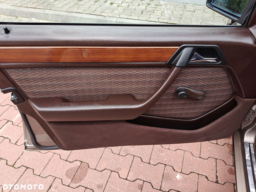 Mercedes-Benz W124 (1984-1993) - 21