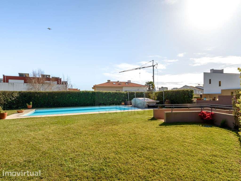 Moradia com jardim e piscina na zona da Vilarinha, Aldoar - Porto - Grande imagem: 4/38