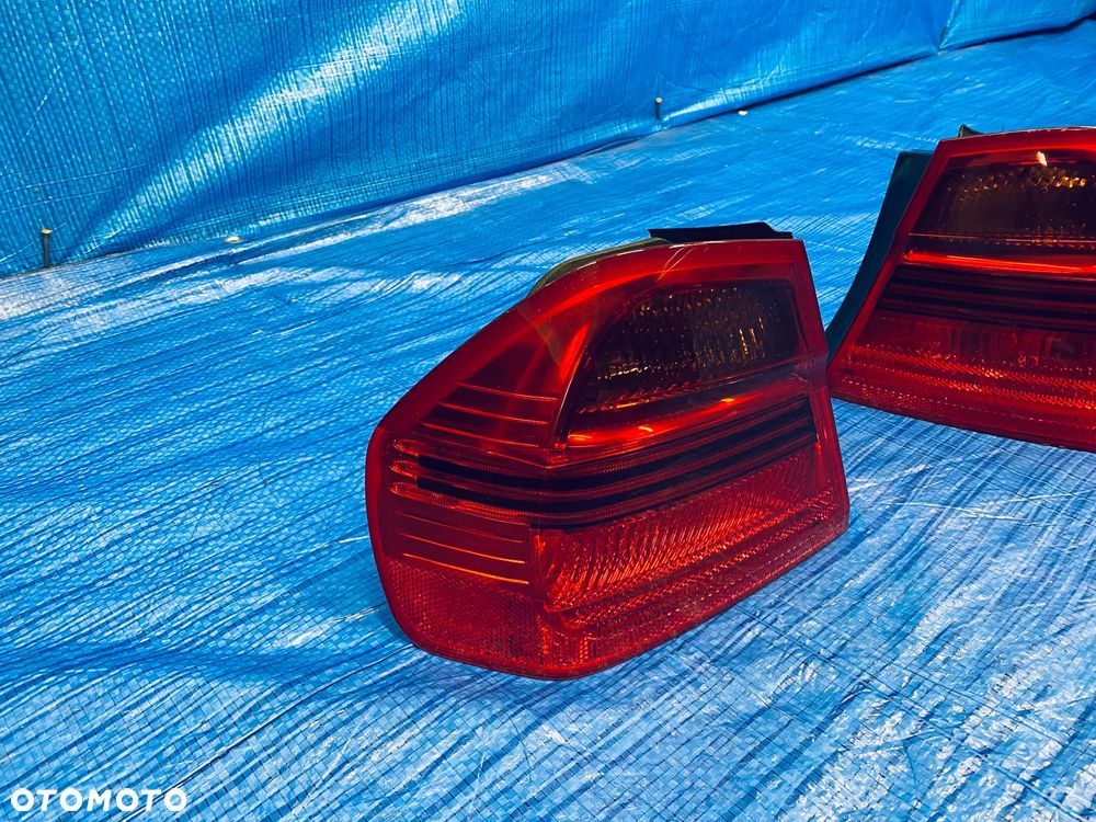 LAMPY LAMPA W BŁOTNIK LEWA PRAWA TYLNA LEWY PRAWY TYŁ BMW E90 SEDAN 07R ; 6937457 ; 6937458 EUROPA ORYGINAŁ - 9