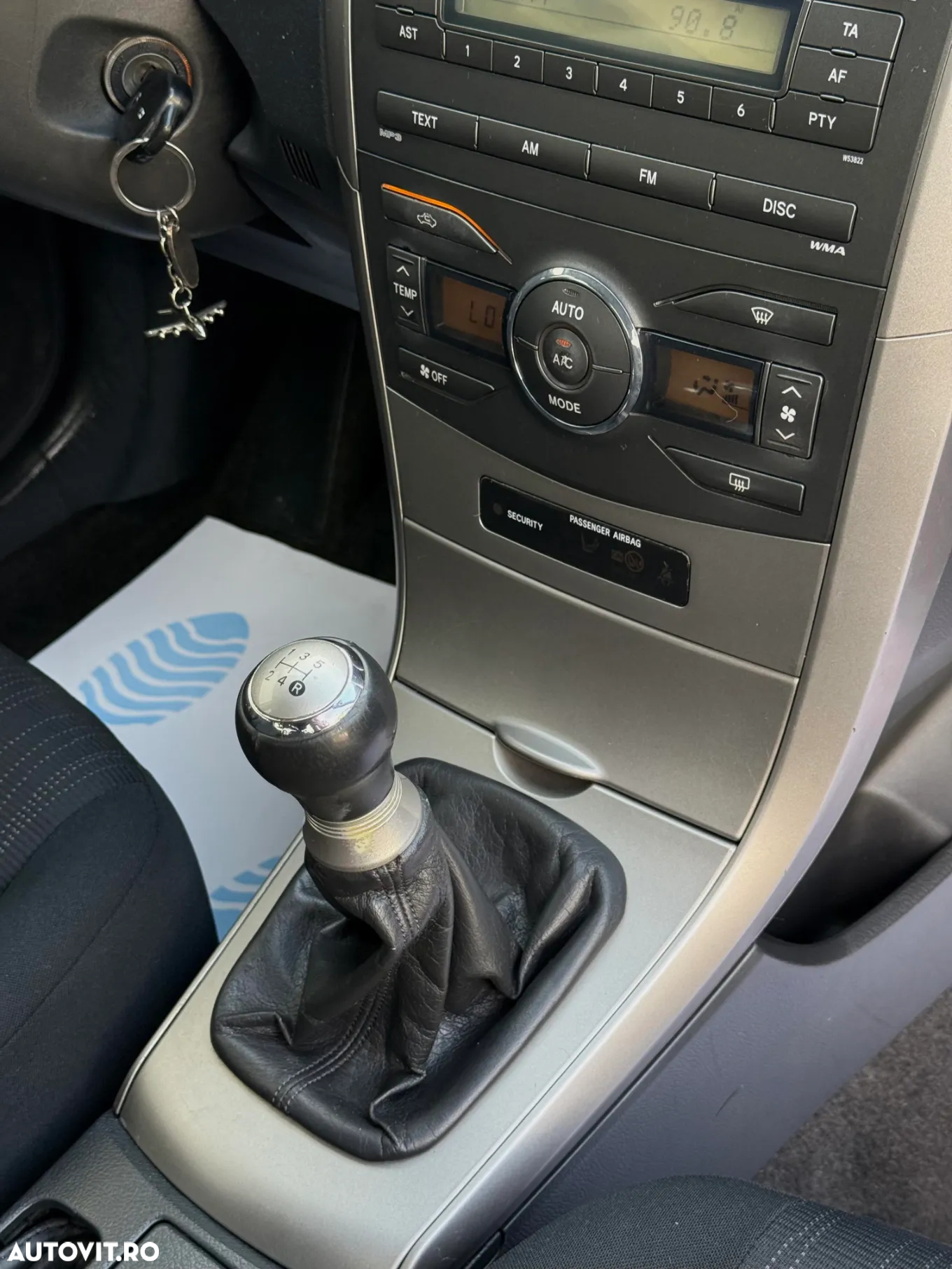 Toyota Corolla 1.4 Sdn. Terra - 12