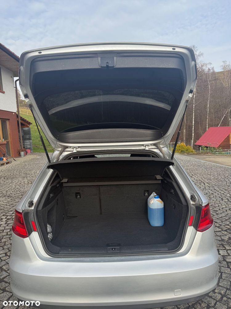 Audi A3 Sportback 1.6 TDI DPF S line Sportpaket - 7