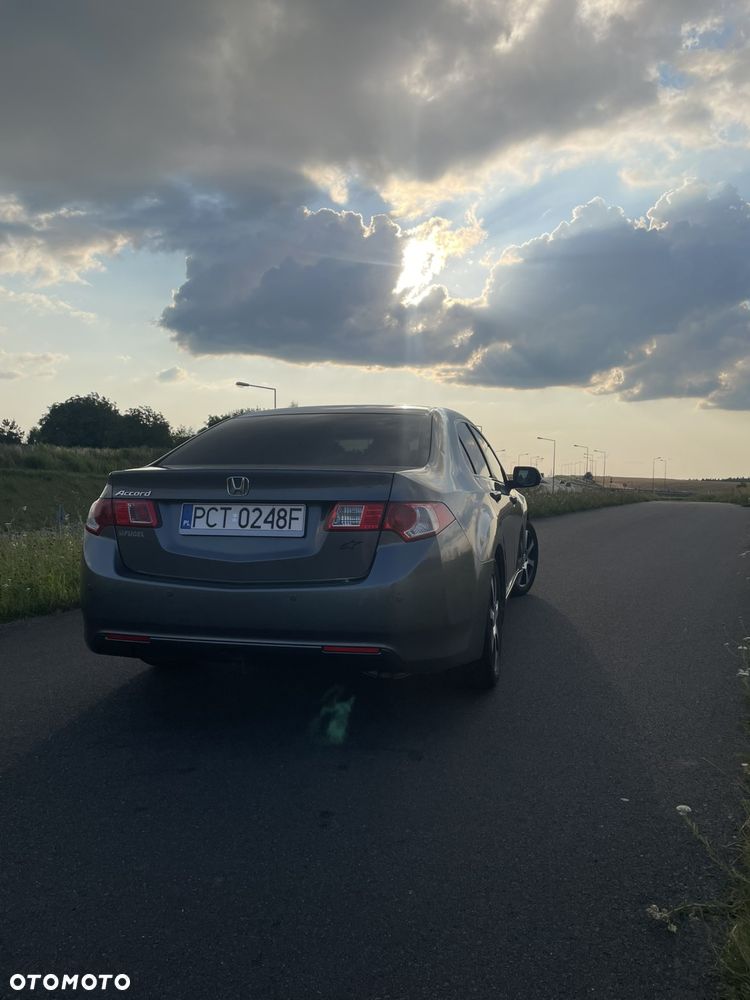 Honda Accord 2.2d Elegance - 11