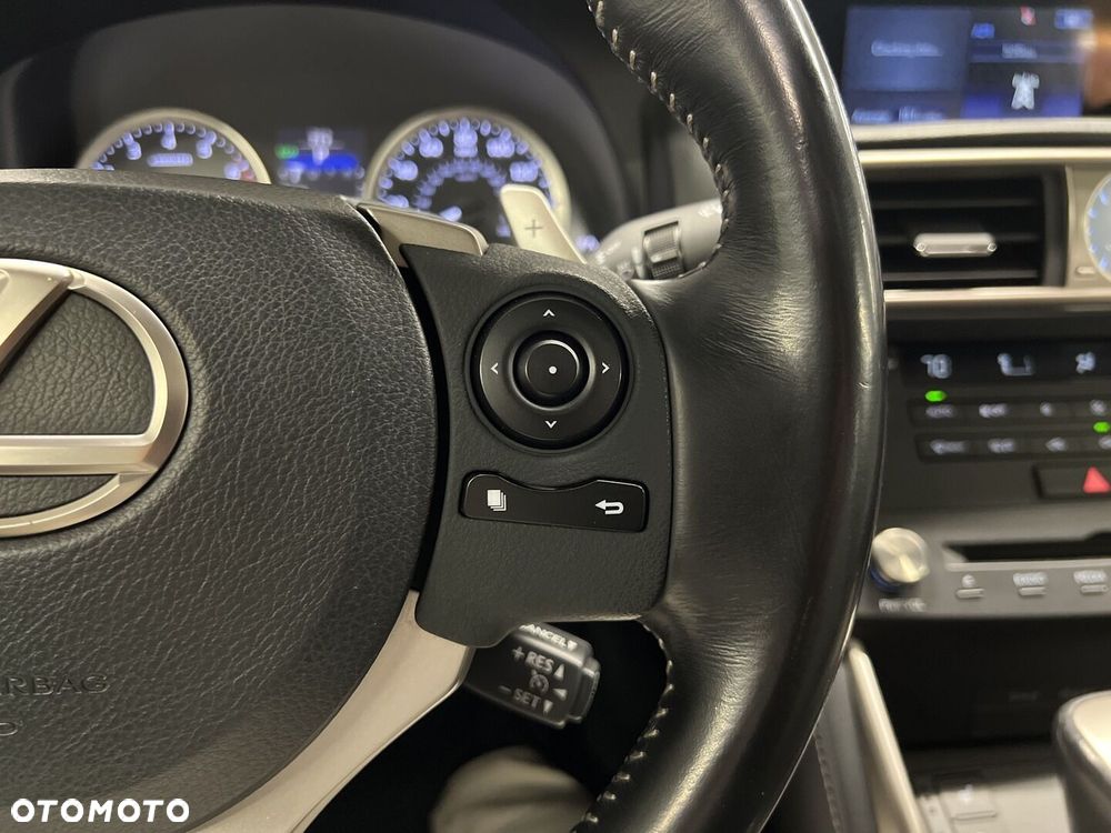 Lexus IS 200t Prestige - 26
