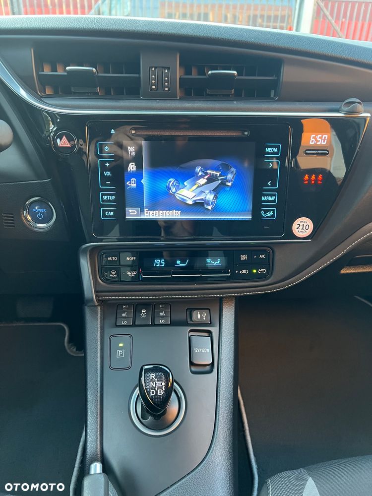 Toyota Auris 1.8 HSD Sol - 30