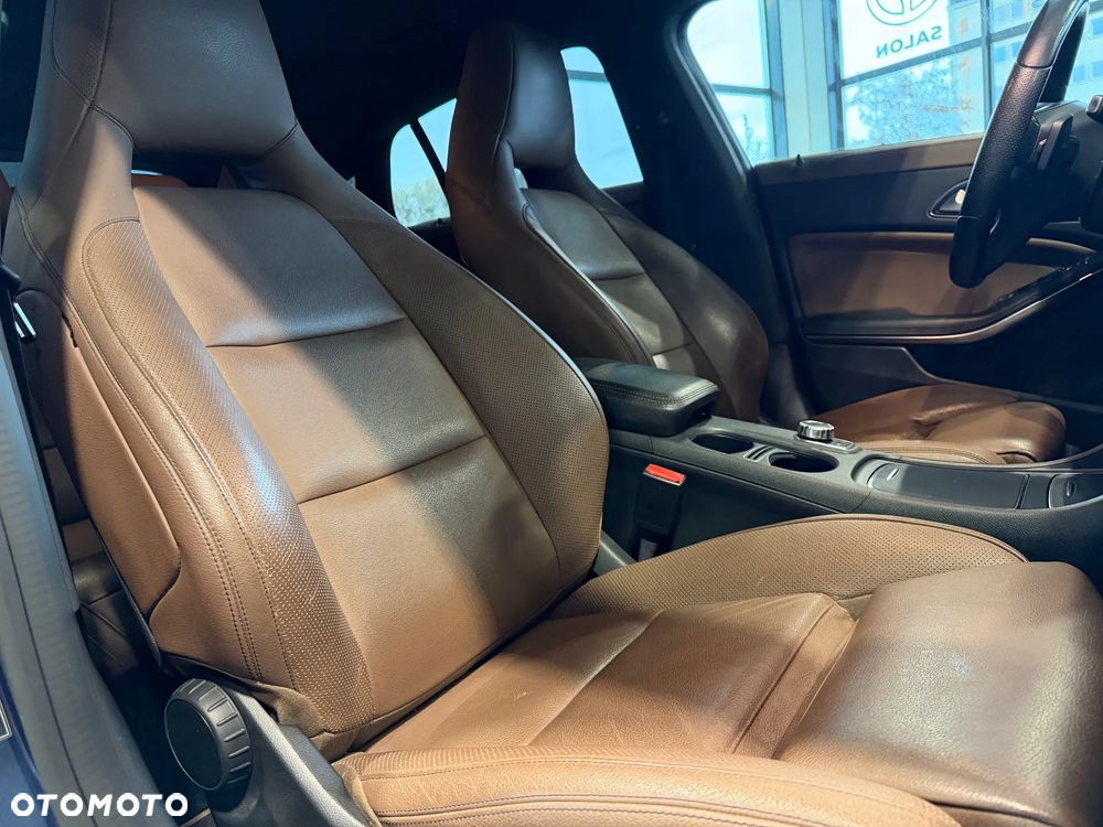 Mercedes-Benz CLA Shooting Brake 180 d 7G-DCT AMG Line - 19