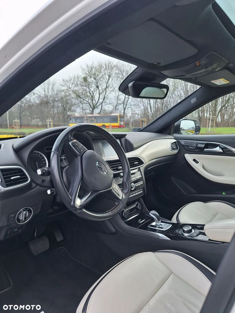 Infiniti Q30 1.6t Premium 7DCT - 22