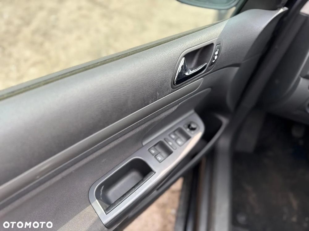 Volkswagen Golf V,  2,0 benz. 110KW, 2004r  kod silnika BLX skrzynia GB- CZĘŚCI - 23