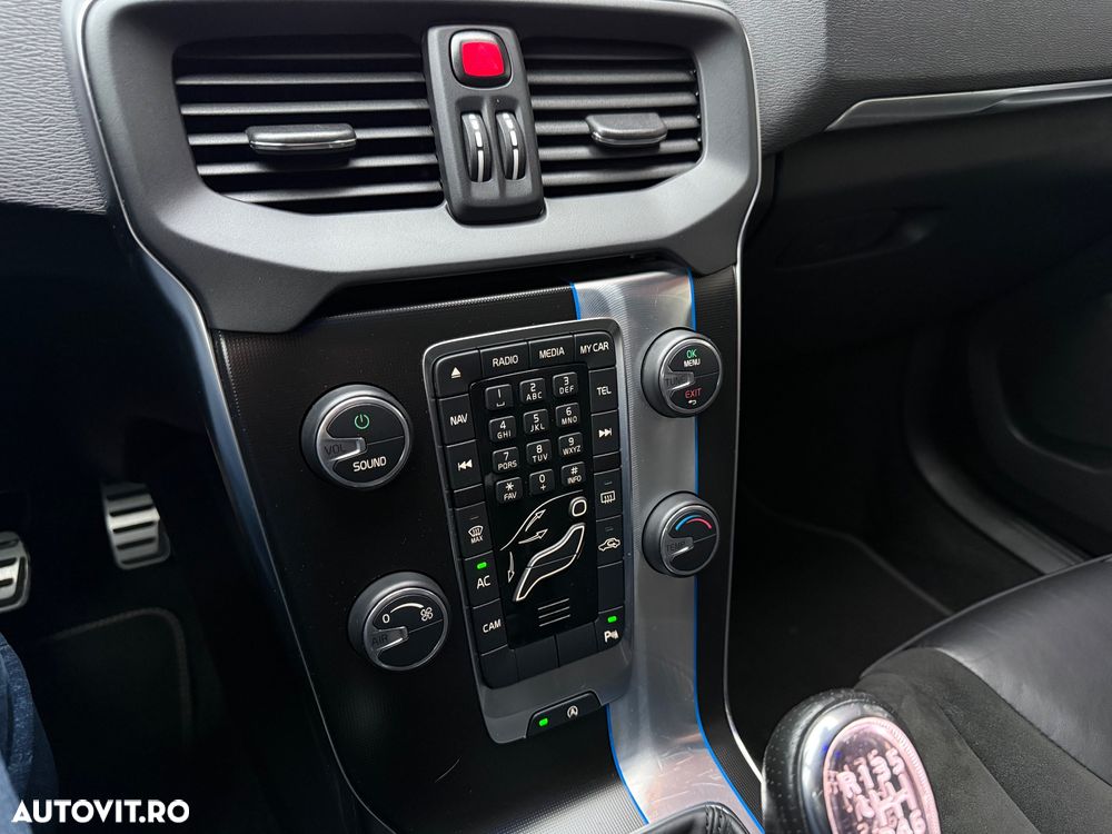 Volvo V40 D2 R Design - 31